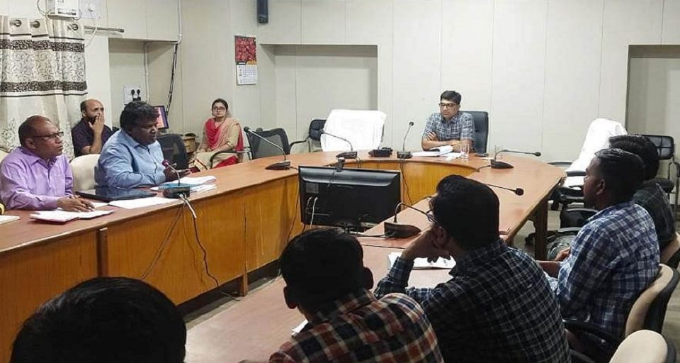 डिण्डौरी: कलेक्टर रत्नाकर झा ने वाटरशेड विकास घटक प्रधानमंत्री कृषि सिंचाई योजना 2.0 की समीक्षा बैठक ली
