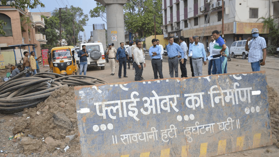 जबलपुर: कलेक्टर ने दिए फ्लाईओव्हर के निर्माण की वजह से हुए गड्ढों को तुरंत भरने के दिये निर्देश