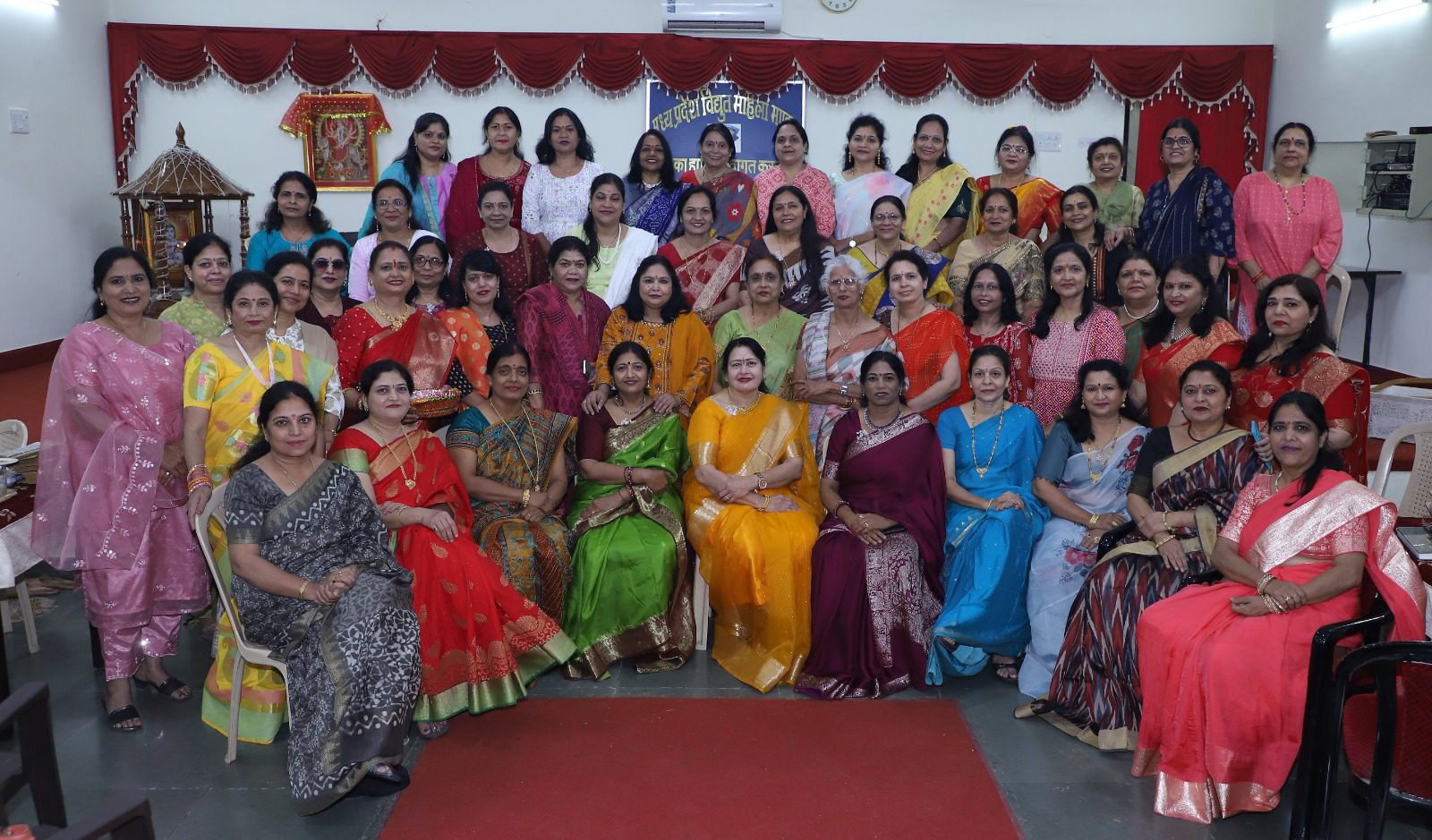 जीवन में खुशियाँ लाता है दीप पर्व:डाक्टर अंजना तिवारी म.प्र. विद्युत महिला मंडल में आयोजित हुआ दीपावली स्नेह मिलन समारोह